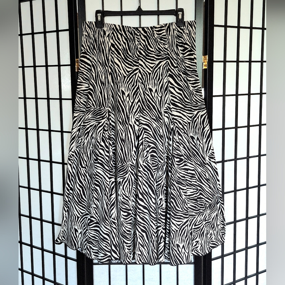 'Chico's' black & cream zebra print, swing style, midi skirt, Sz. 2 (L/12)